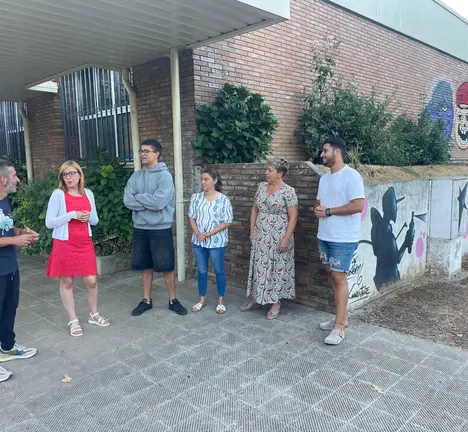 Integrantes do Consello Local do BNG de Lal&iacute;n diante da Casa da Xuventude